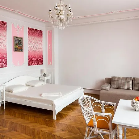 Krakivska Street Daire *