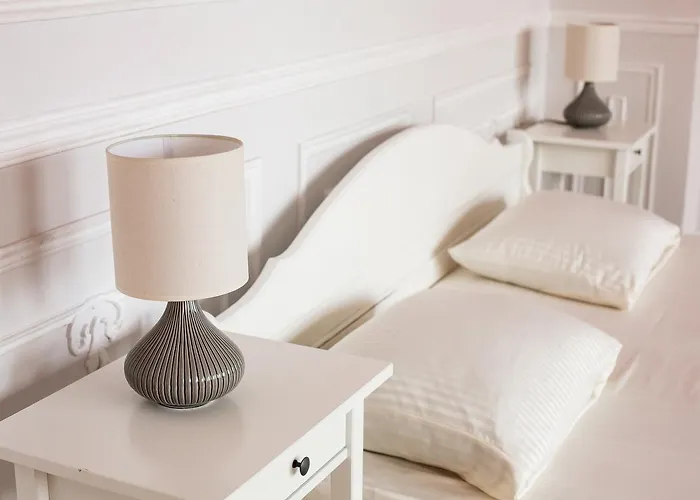 Krakivska Street דירה